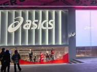 智彩LED顯示屏助力ASICS亞瑟士重慶大融城店“龍”重登場！